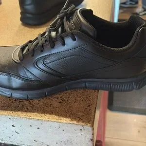 Sketchers slip resistant shoes size 11 men’s. Worn only 3 times. SKECHERS Men main image 4